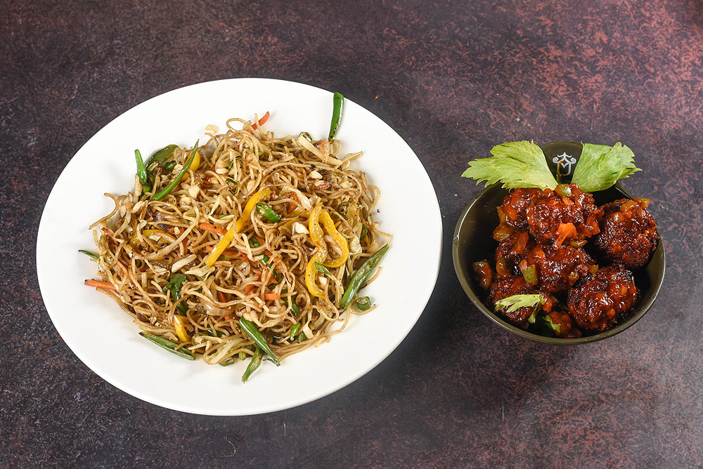 Hakka Noodles with Manchurian
