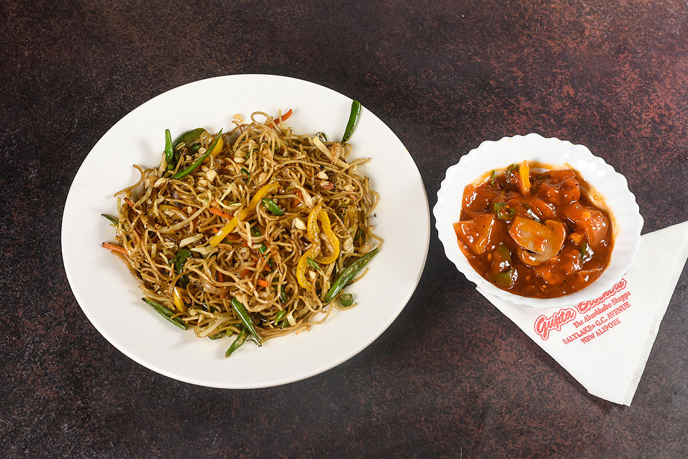 Hakka Noodles with Chilli Mushroom